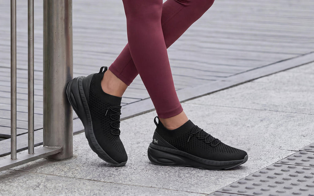 Begin Walk Soothe Lace Ups for Women : Black