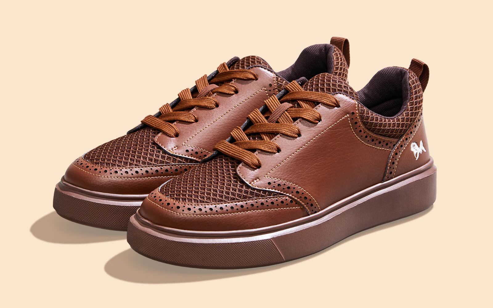 Pure Motion Sneakers : Tan