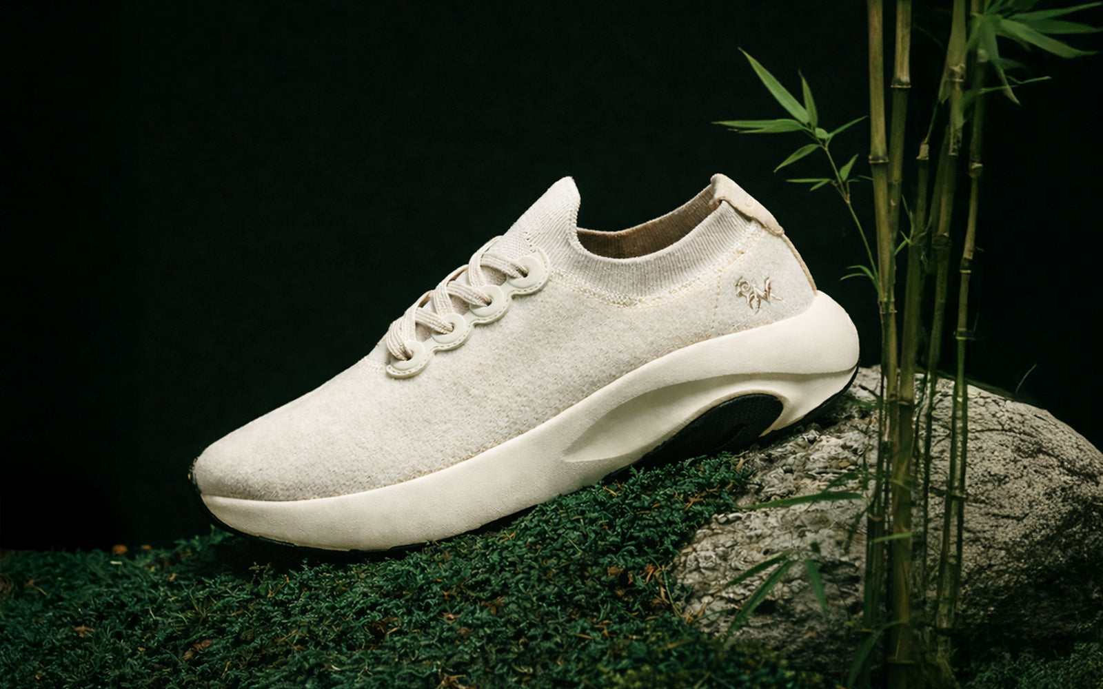 Lush Glider For Women : Ivory
